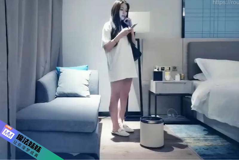約了個白衣妹🔞mei子酒jiu店啪pa啪，沙發扣逼調情口交後入騎坐猛操	，呻吟嬌喘非常誘人.png