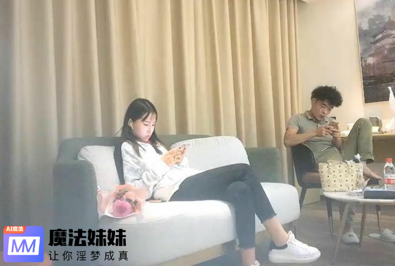 探花約了個00後嫩neng妹🔞mei子啪pa啪	，直接開操擡腿側入上位騎乘翹屁股猛操.png